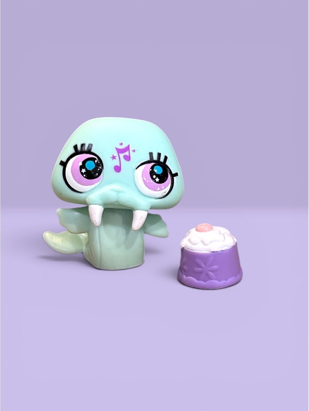 Littlest Pet Shop LPS Walrus #2882 with Accessory